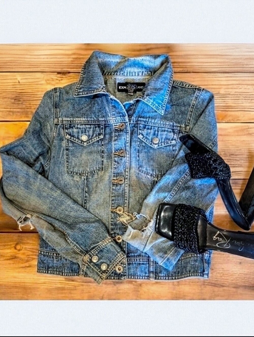 Express Jeans Distressed Vintage Cropped Jean Jacket. Lightweight. Sz. M